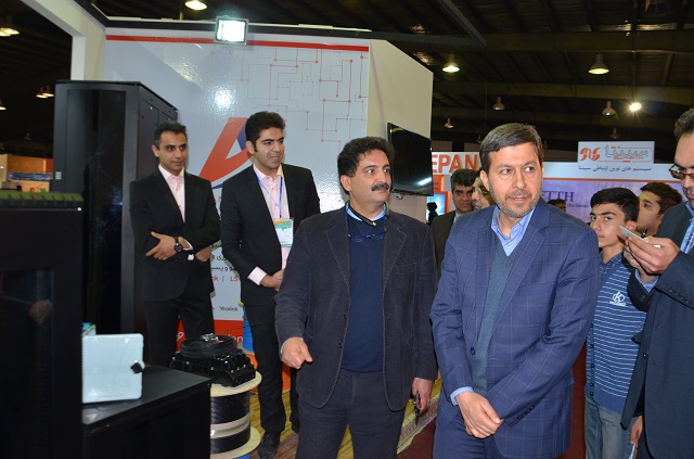 یزدفردا محمد حسین تقوایی زحمتکش -کامیتکس دوازدهم گزارش اختصاصی دوازدهمین نمایشگاه فناوری اطلاعات استان یزد:بازدید شهردار یزد (4) یزدفردا محمد حسین تقوایی زحمتکش -کامیتکس دوازدهم گزارش اختصاصی دوازدهمین نمایشگاه فناوری اطلاعات استان یزد:بازدید شهردار یزد (4)