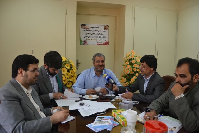 نشست خبری هفته دولت در طبس نشست خبری فرماندار و بخشداران شهرستان طبس در هفته دولت