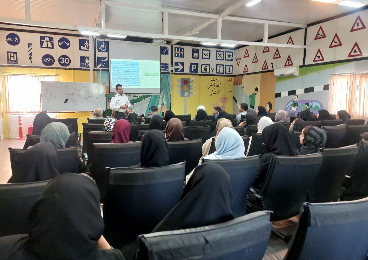 آغاز دوره آموزشی رانندگی تدافعی ویژه رانندگان سرویس مدارس