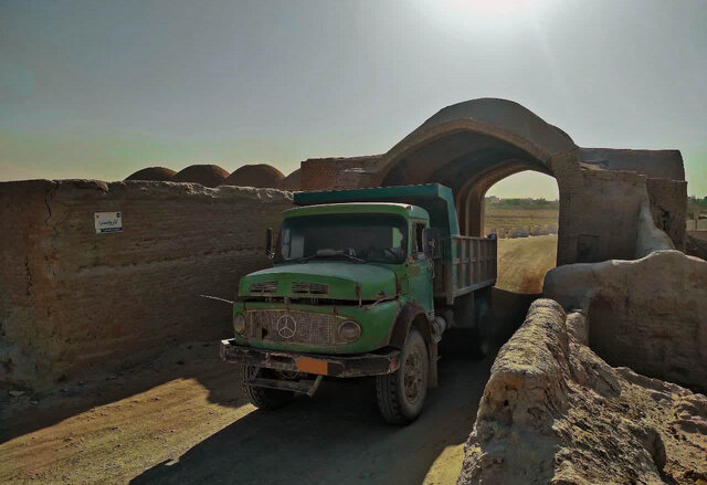 خطر نابودی گنجینه تاریخی گردفرامرز یزد زیر چرخ کامیون‌ها
