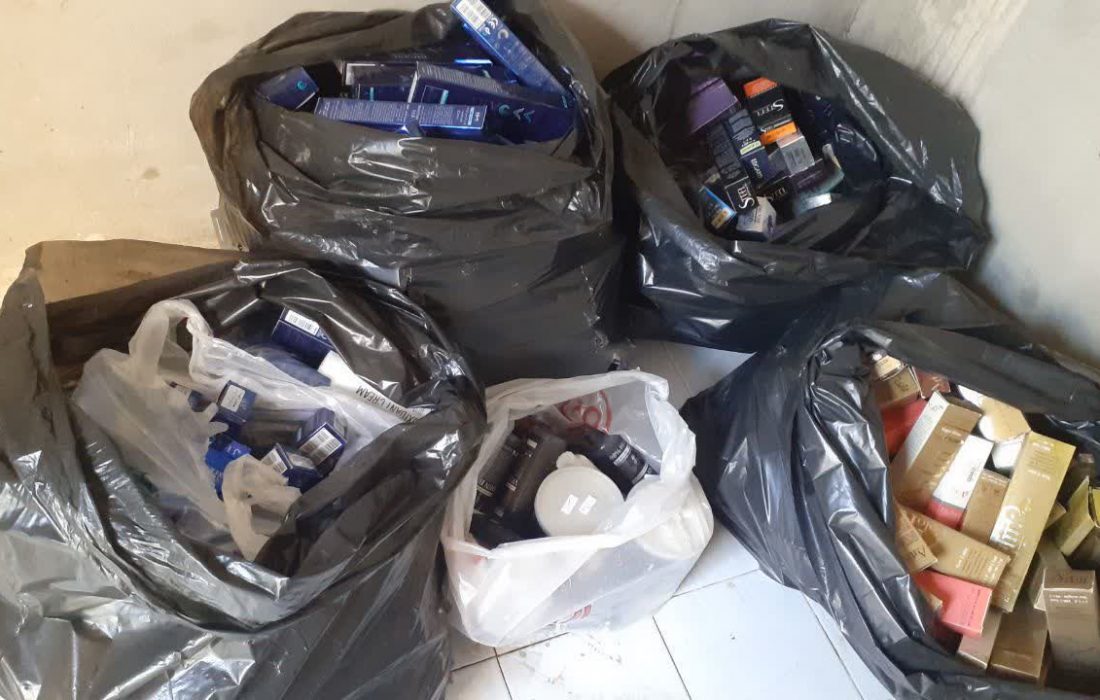 کشف ۵۰۰ قلم لوازم آرایشی تاریخ مصرف گذشته از آرایشگاه‌های زنانه یزد