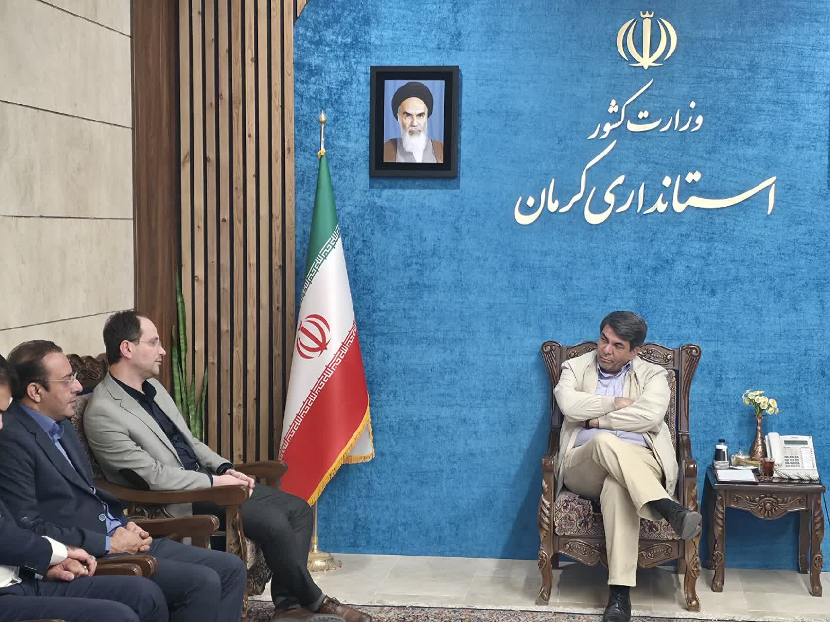 باید فرصتی را فراهم کنیم که همگان پای در مسیر مشارکت بگذارند