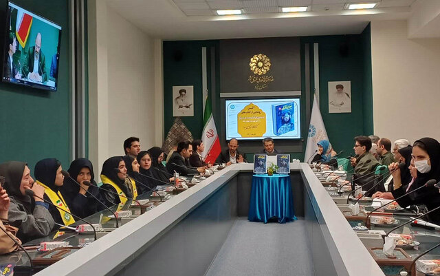 نسخه بریل کتاب صدای تاریکی در یزد منتشر شد