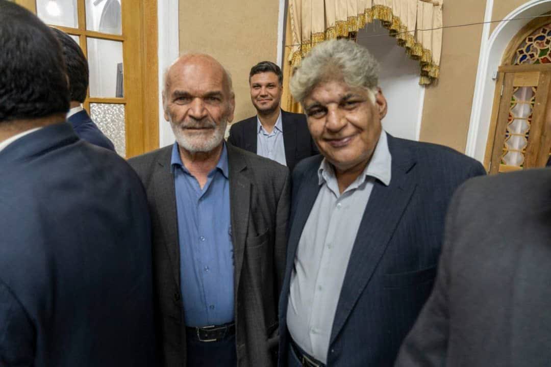 مرد وفا، سمبل ثبات