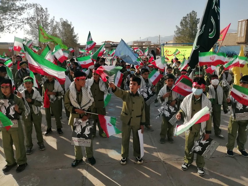 دانش آموزان ودبیران دبستان ادیب بهاباد دریک تجمع حمایت خودرااز نظام مقدس جمهوری اسلامی ومقام معظم رهبری اعلام کردند