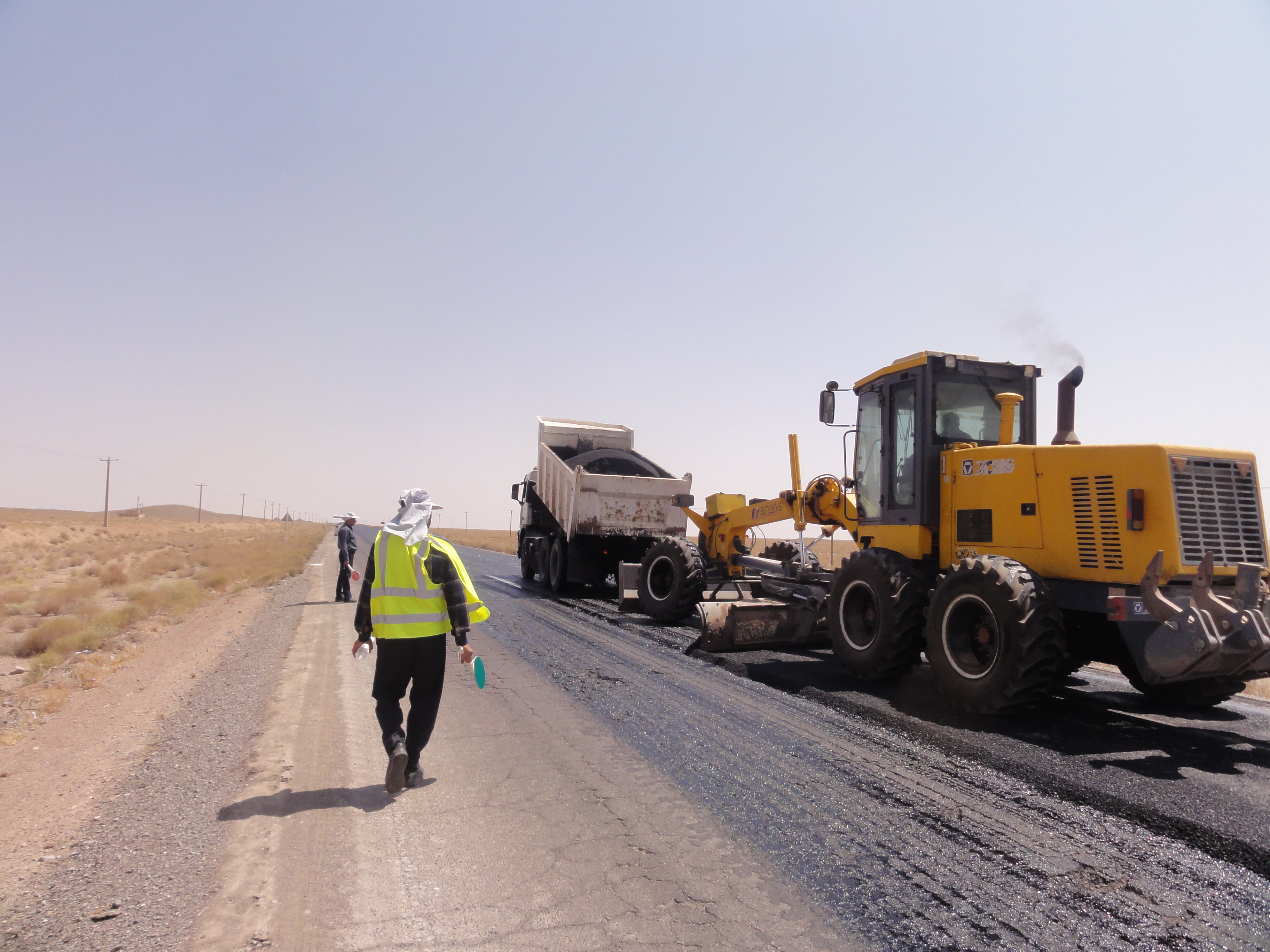 روکش آسفالت قسمتی از محور دهشیر کهدوییه