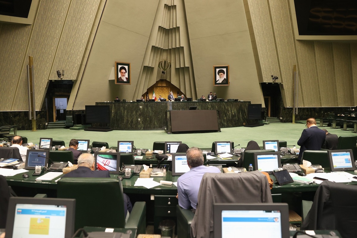 موافقت مجلس با تمدید ۶ ماهه دوره ششم شوراهای شهر و روستا