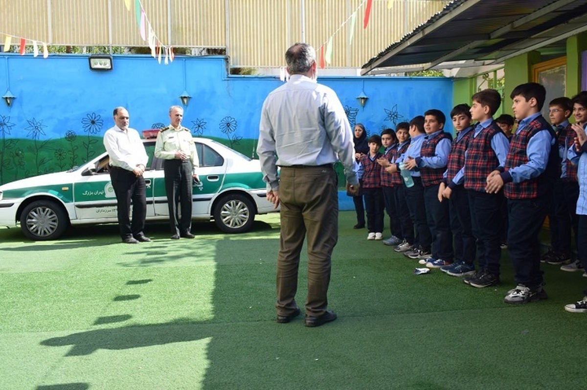 حضور نیرو‌های انتظامی در مدارس؛ تهدید یا تامین امنیت؟