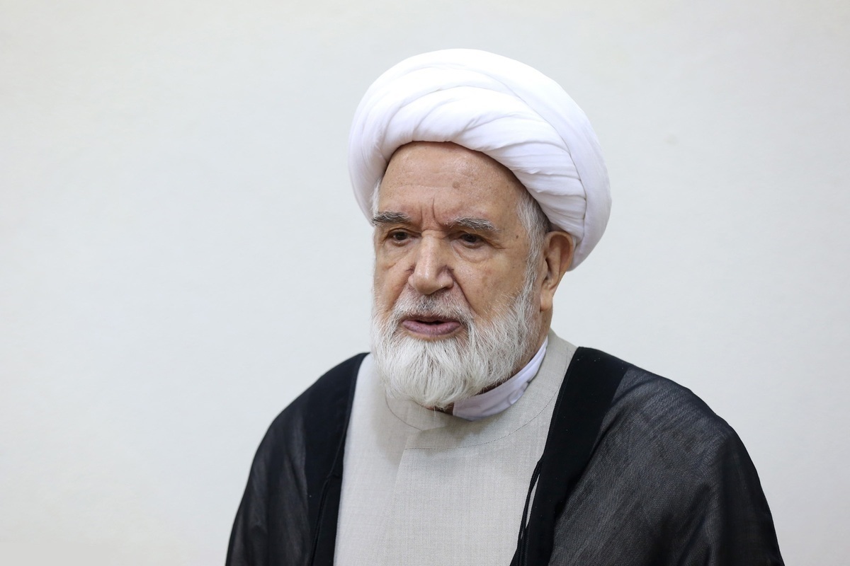 دیدار جمعی از فعالان سیاسی با مهدی کروبی