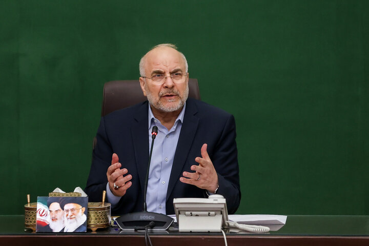 قالیباف: هوش مصنوعی قوانین را به ۳۵۰۰ قانون کاهش می‌دهد