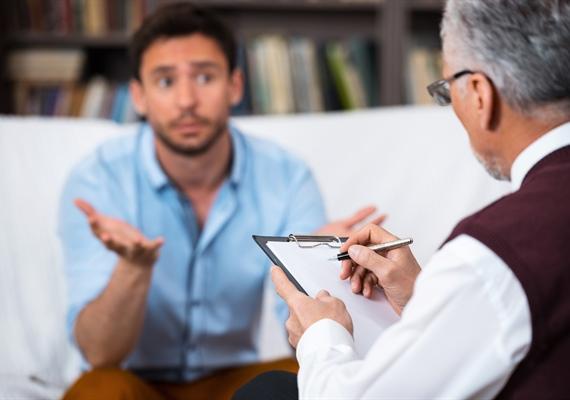 چه زمانی باید به روانپزشک یا روانشناس مراجعه کنیم