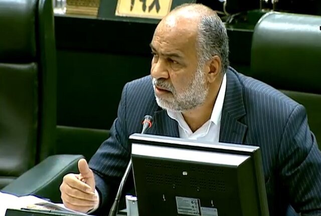 تذکر عضو مجمع نمایندگان استان یزد درباره تعرض به خط لوله انتقال آب شرب به این استان