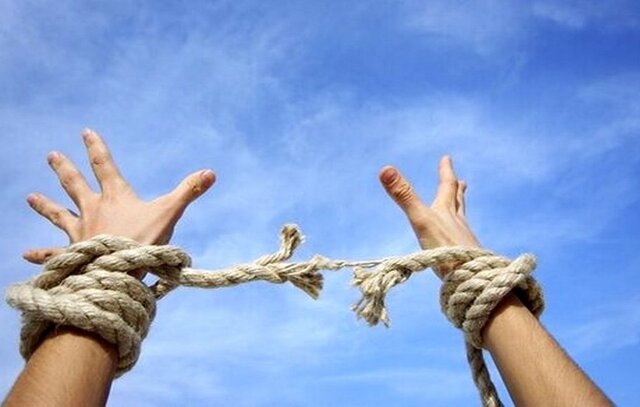 یک قاتل در بم از قصاص رهایی یافت