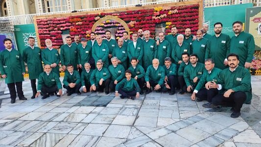 میزبانی زرندی‌ها از زائران، در چایخانه حرم رضوی