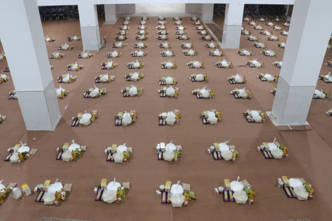 تهیه و توزیع بسته های غذایی به ارزش ۳۵۰ میلیون ریال توسط مؤسسه موج مهر علوی