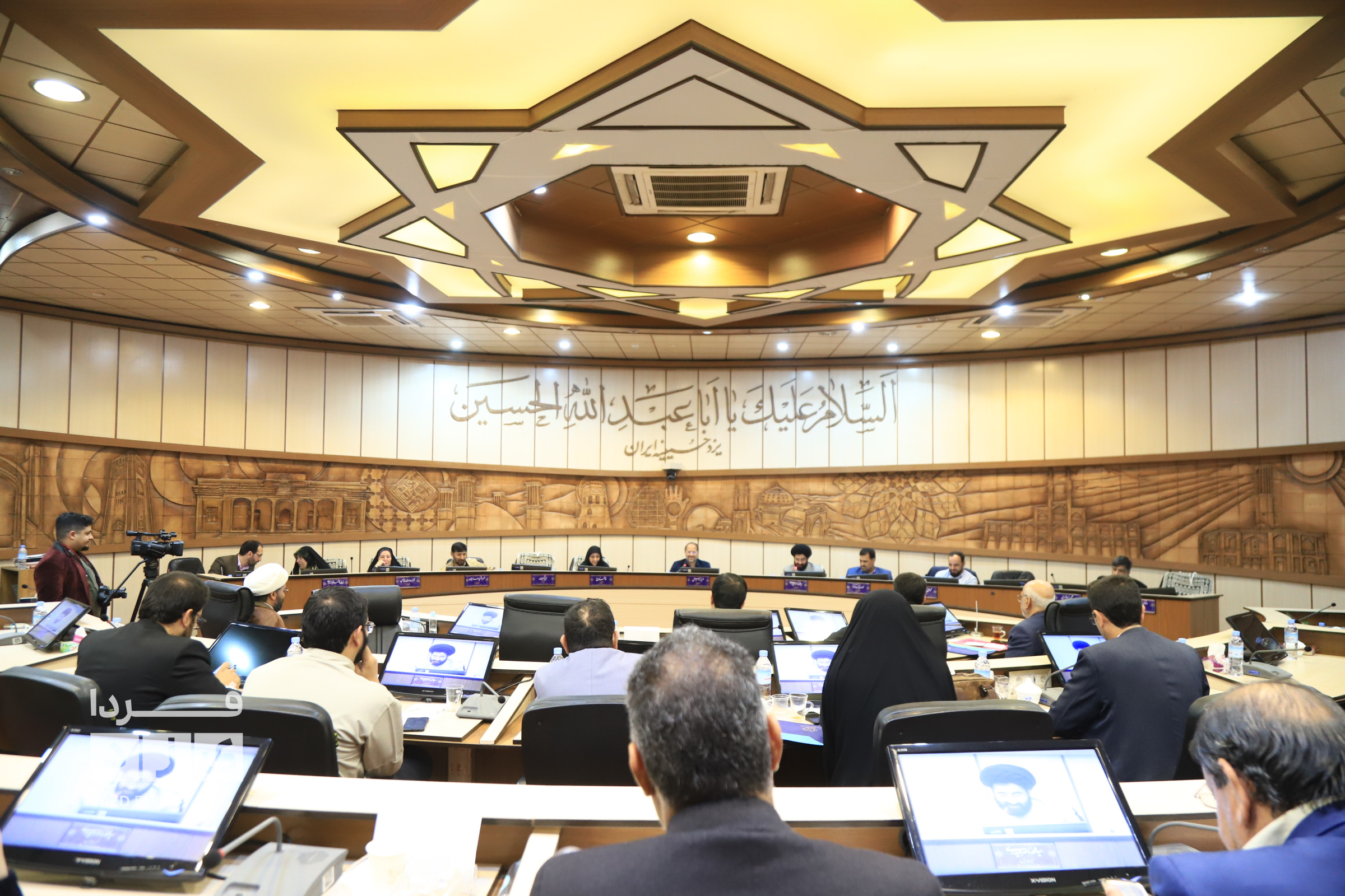 حضور رؤسای کمیسیون‌های فرهنگی شورا‌های اسلامی شهر‌های حماسه ساز انقلاب اسلامی در صحن شورا و نشست با اعضای شورای اسلامی شهر یزد