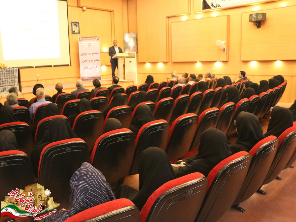 سالمندان تجربیات خود را به نسل امروز منتقل کنند