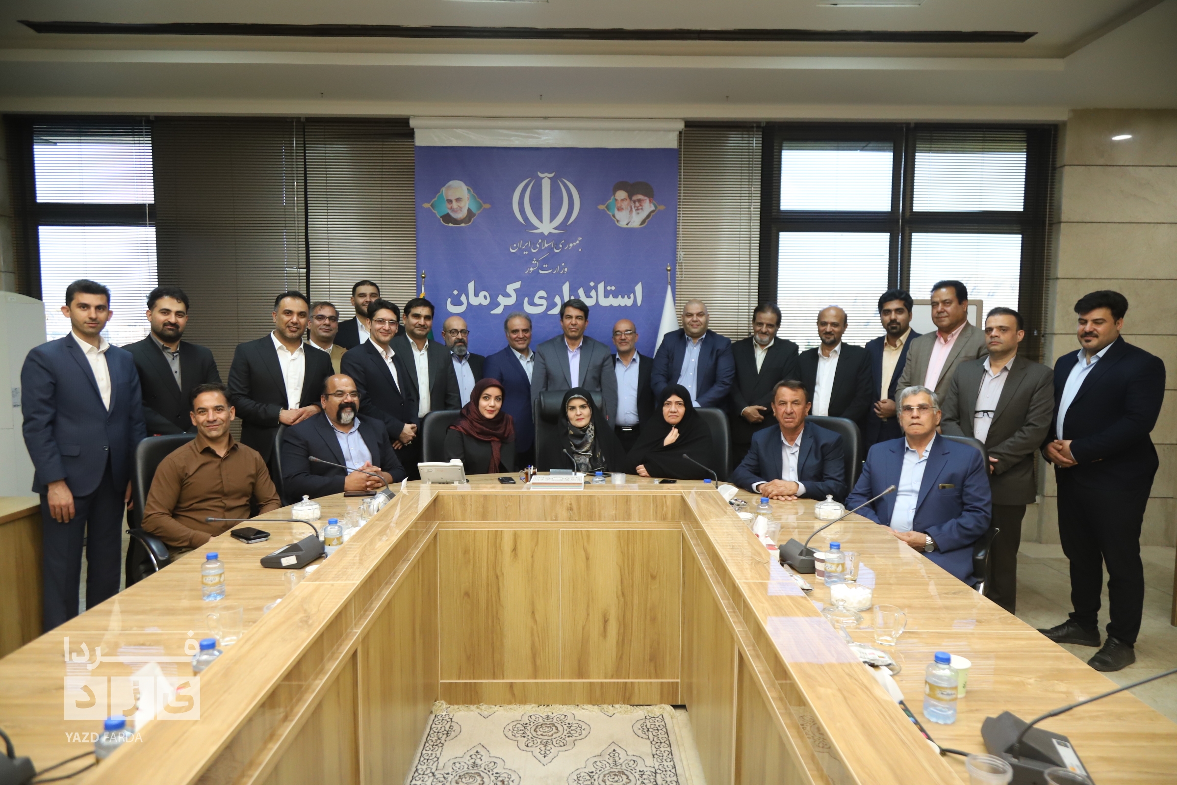 دیدار جمعی از یزدی های حاضر در مراسم تکریم و معارفه با استاندار جدید کرمان