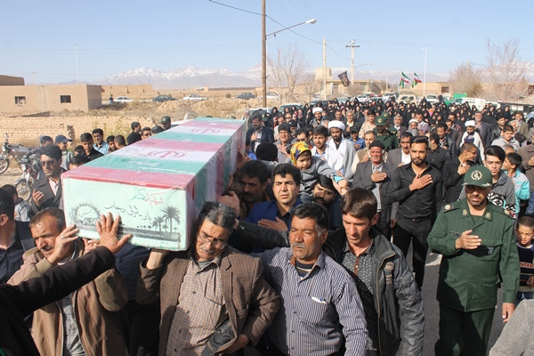 تشييع پيكر شهيد گمنام در بخش گاريزات به روايت تصوير