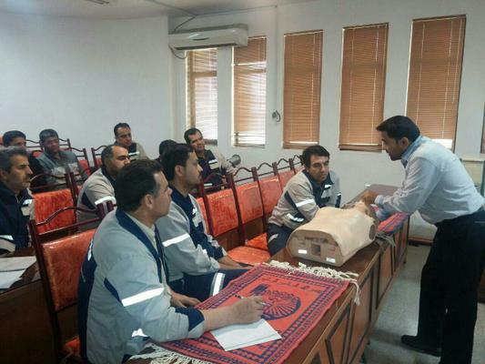  برگزاری کلاس امداد و کمکهای اولیه در کارخانه سیمان تجارت مهریز 