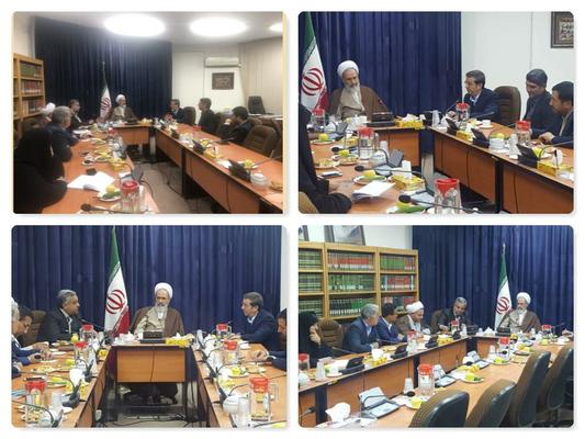  هم‌اندیشی مسئولین شهرهای میبد و قم با حضرت آیت‌الله اعرافی