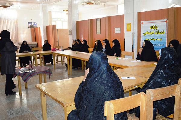 کارگاه آموزشی«مهارت ارتباط مادران با نوجوانان» در میبد برگزار شد