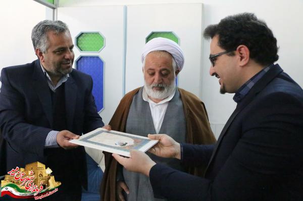  تجلیل فرماندار از جوان فرهیخته میبدی 