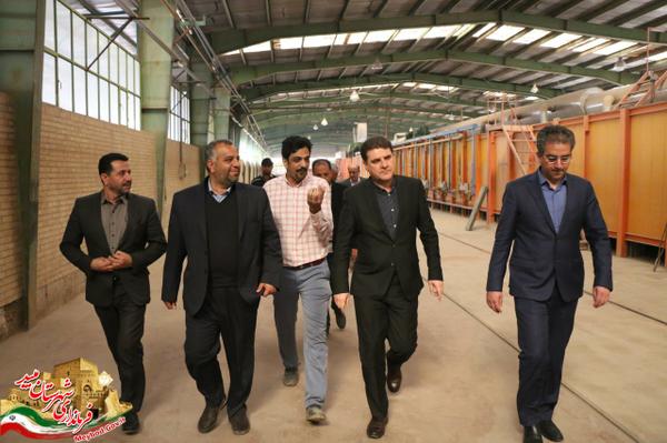 مشکلات واحدهای صنعتی در چارچوب قوانین مرتفع می‌شود