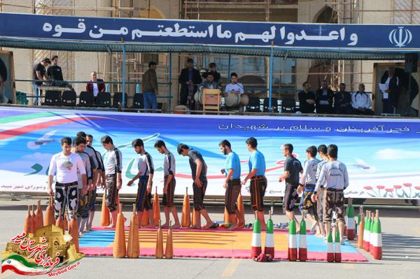  همایش پیاده‌روی خانوادگی در شهرستان میبد برگزار شد 