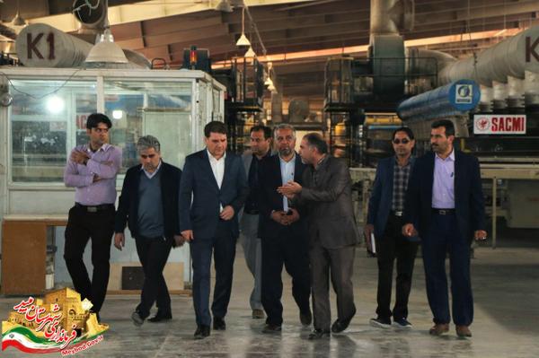  بازدید معاون هماهنگی امور اقتصادی و توسعه منابع استاندار از یک واحد تولیدی و صنعتی میبد 