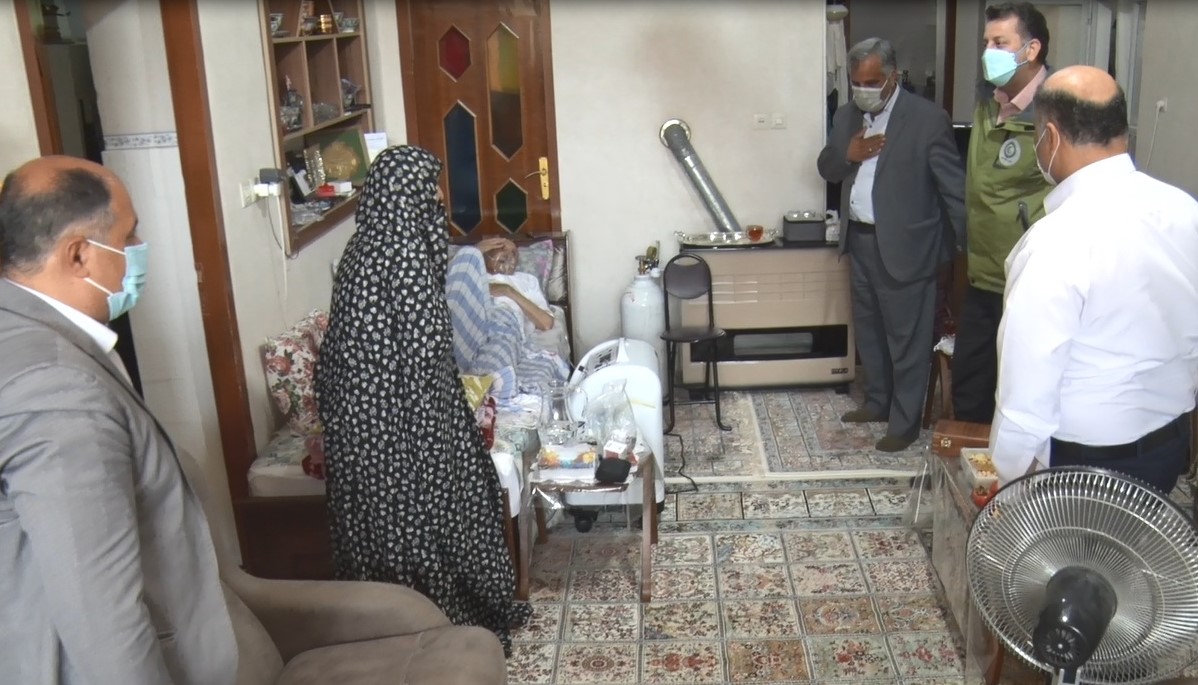 دیدار فرماندارمیبد و مدیرعامل هلال‌احمر استان با خیر میبدی