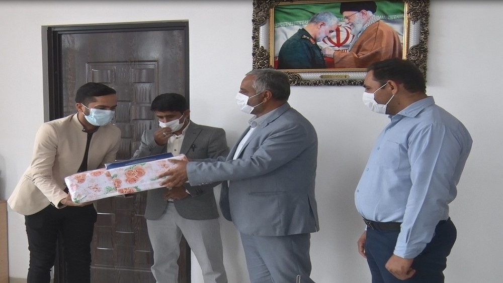 تجلیل فلاح فرماندار از نوجوان میبدی