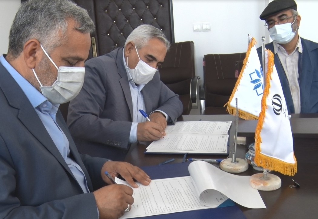 امضا تفاهم‌نامه بین فرمانداری و دانشگاه میبد در کاهش آسیب‌های اجتماعی