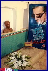 حضور مدیرکل ارشاد یزد در مقبره استاد کریم پیرنیا حضور مدیرکل ارشاد یزد در مقبره استاد کریم پیرنیا