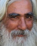 پدر سخت بیمار است بگذار پدر، یکبار هم چند خط برای تو بنویسم پدر سخت بیمار است بگذار پدر، یکبار هم چند خط برای تو بنویسم