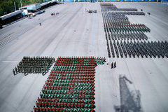 رهبر انقلاب اسلامي مسير حركت به سمت قله هاي سعادت را به بركت مجاهدت نسل گذشته هموار خواندند