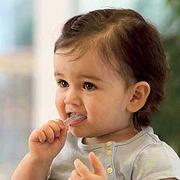 کودکان قبل از دریافت وارنیش فلوراید مسواک بزنند 