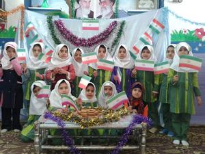 مراسم جشن به مناسبت ایام الله دهه فجر در مهد کودک مصباح الهدی میبد