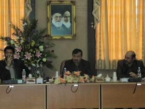  نشست صميمي انجمن كتابخانه هاي عمومي شهرستان با فرماندار