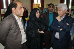 بازدید مشاور فرهنگی استاندار یزد و مدیرکل نهاد کتابخانههای استان از نمایشگاههای فرهنگی هنری کانون استان یزد بازدید مشاور فرهنگی استاندار یزد و مدیرکل نهاد کتابخانههای استان از نمایشگاههای فرهنگی هنری کانون استان یزد