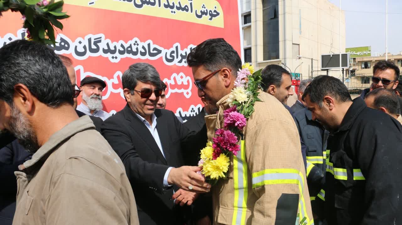 آمادگی و توانایی بالای استان کرمان در مقابله با بحران‌ها/حضور سریع و موثر نیروهای آتش‌نشانی کرمان در حادثه بندر شهید رجایی