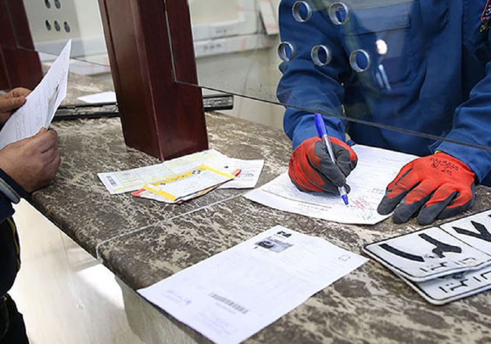 تعطیلی دفتر تعویض پلاک و گلایه مردم میبد