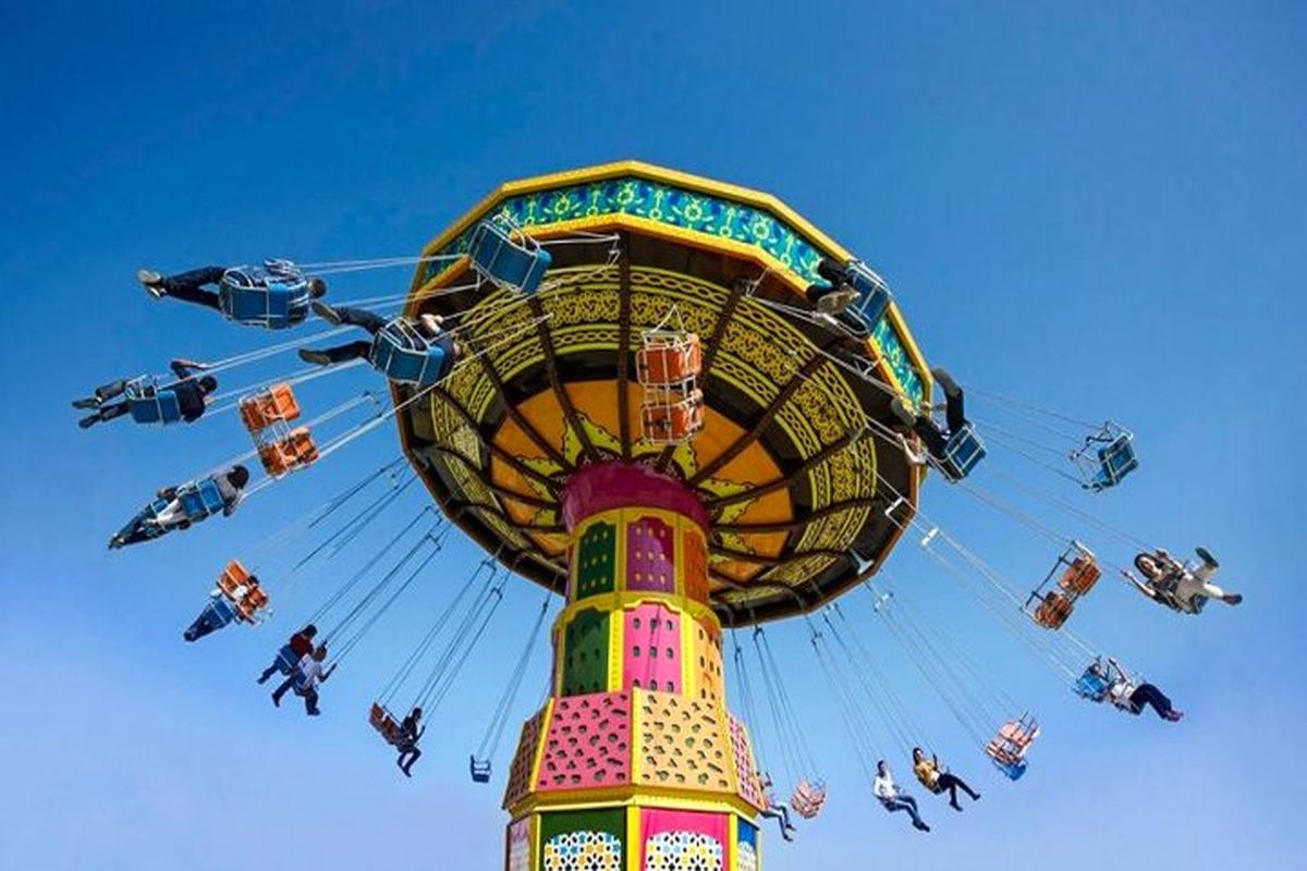 فیلم| لحظات وحشتناک پرتاب شدن یک نوجوان از دستگاه شهربازی